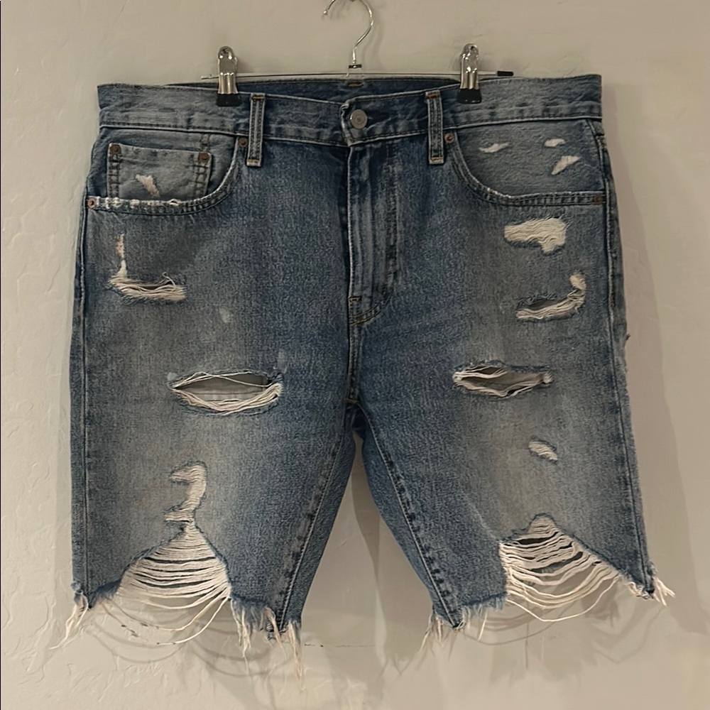 Distressed Levi’s Denim Shorts Size 33